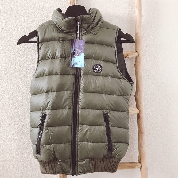 NWT AEO Puffer Vest - Picture 5 of 8